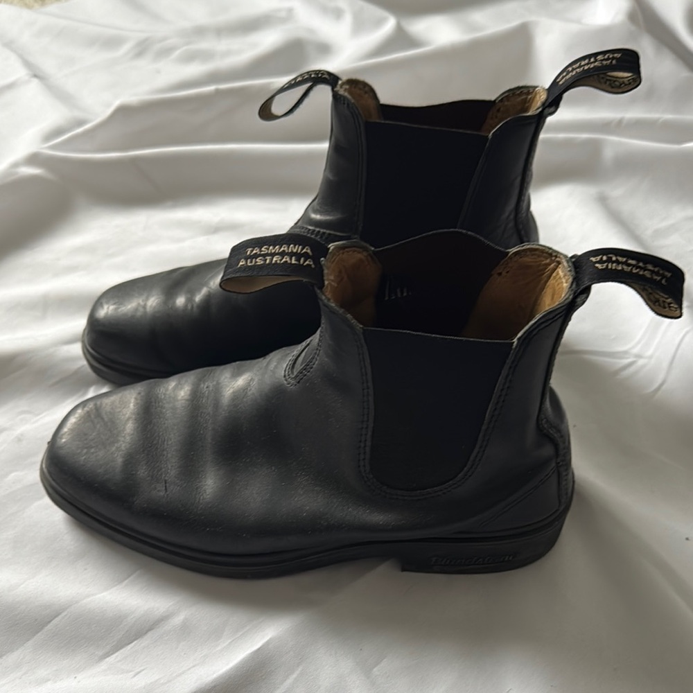 Blundstone Size 7.5 Black Wedge Toe Chelsea Boots, Women’s Size 11